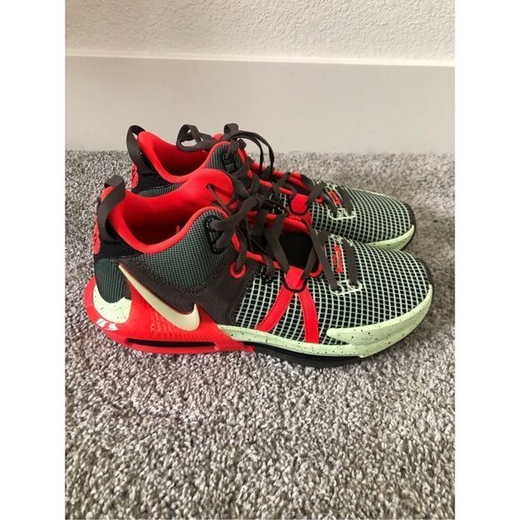 Nike Lebron Witness VII Men's Size 9.5 - Picture 2 of 7